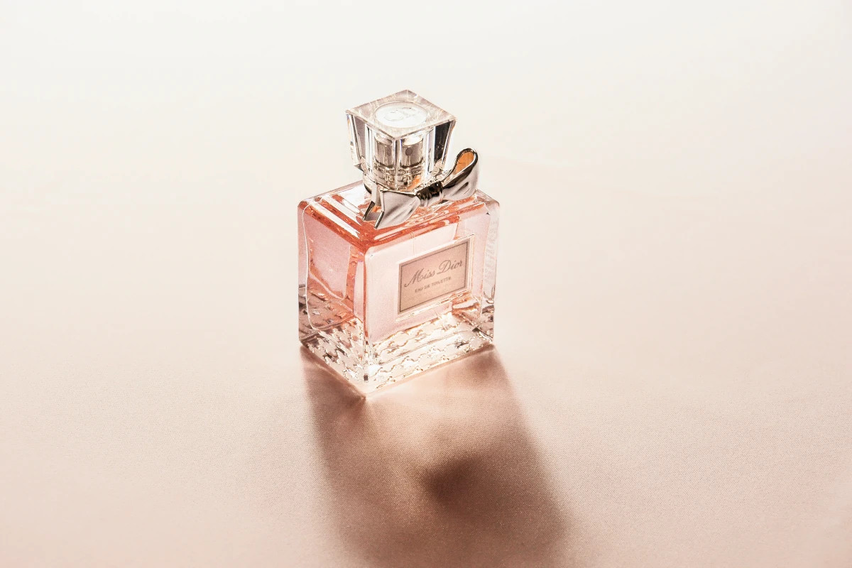 Kultowe perfumy damskie i męskie, które kochamy Fabryka Zapachu